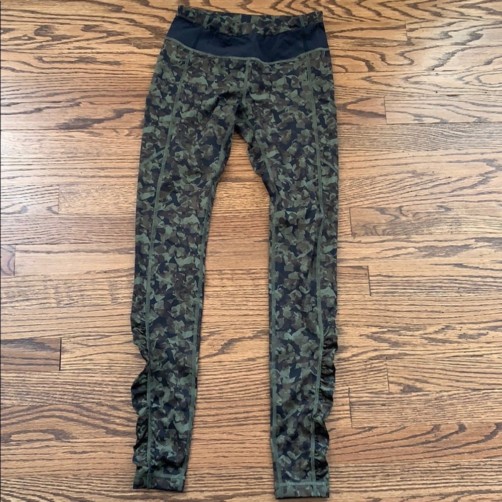 Lululemon size 4 Camo Speed Up Tight